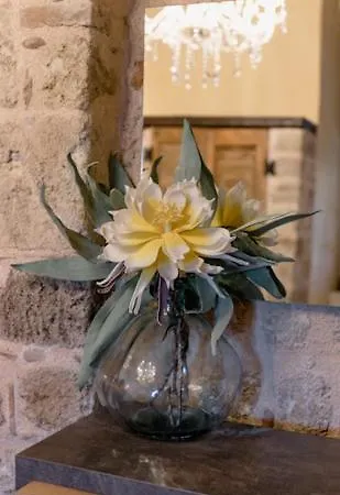 George & Alexandra's Daire Rhodes City