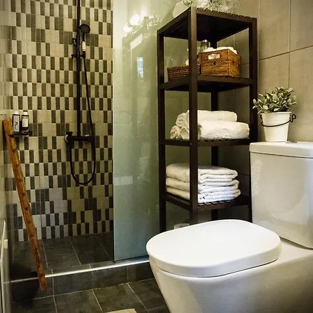 George & Alexandra's Daire