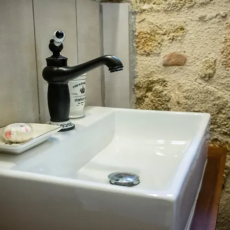 George & Alexandra's Daire