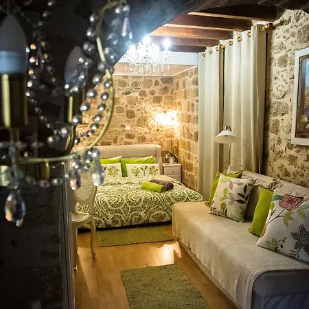 George & Alexandra's Daire