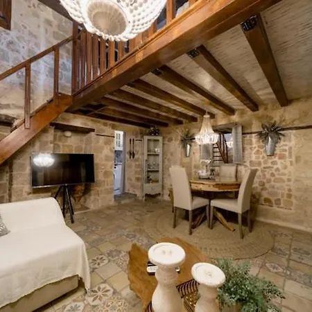 George & Alexandra'S Apartments *