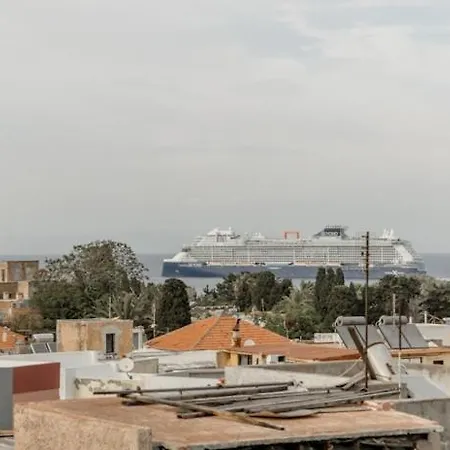 George & Alexandra'S Apartments