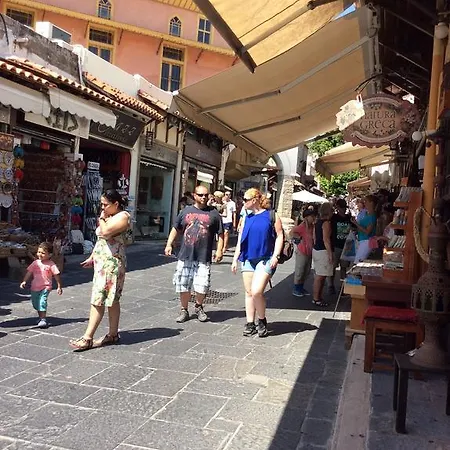 George & Alexandra'S Apartments