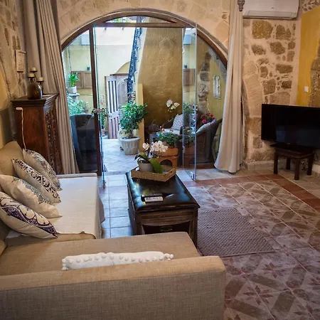 George & Alexandra'S Apartments