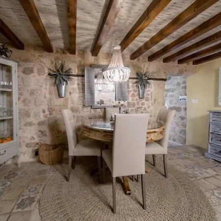 George & Alexandra's 아파트